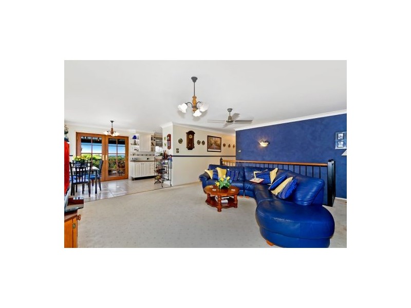 61 Hillside Dr, Berkeley Vale NSW 2261