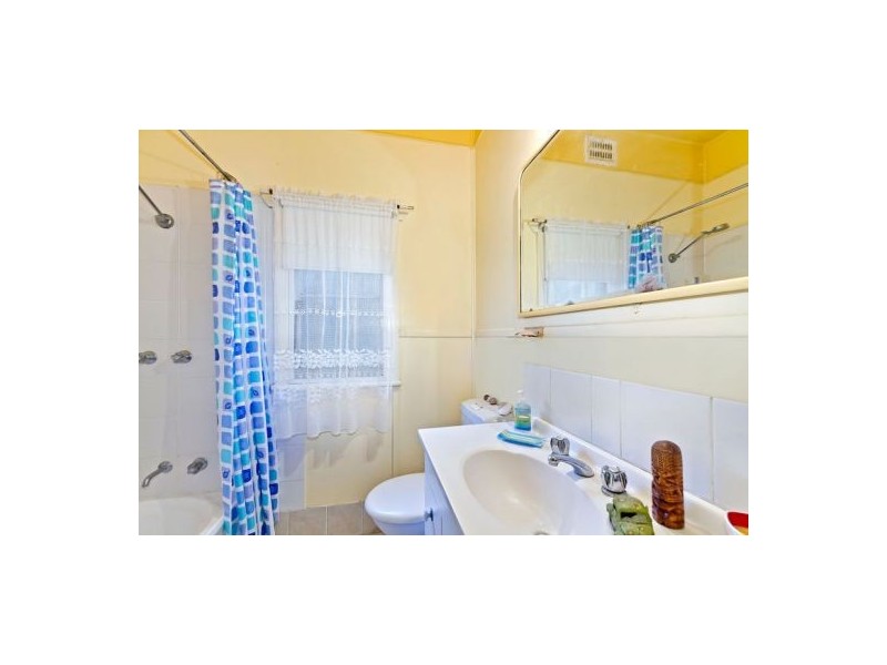 13 Manly Pd, The Entrance North NSW 2261