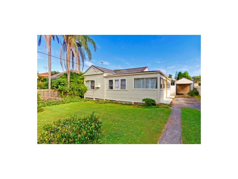 79 Bay Road, Blue Bay NSW 2261