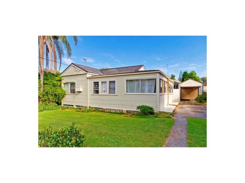 79 Bay Road, Blue Bay NSW 2261