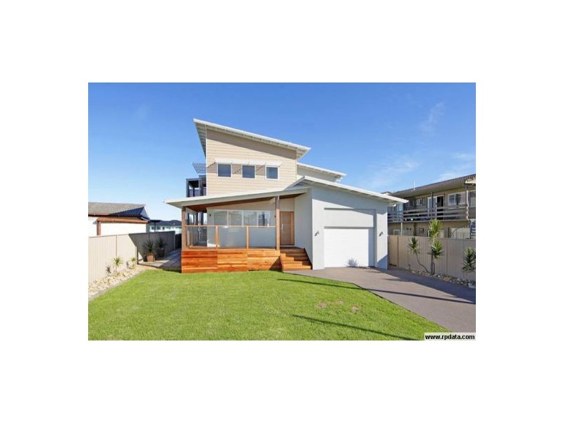142 Ocean Parade, Blue Bay NSW 2261