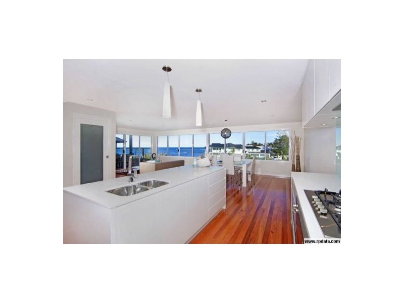 142 Ocean Parade, Blue Bay NSW 2261