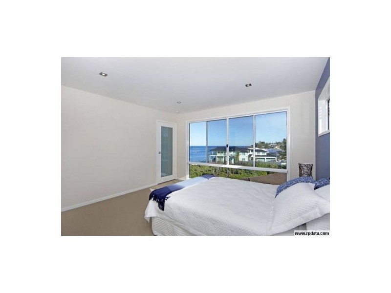 142 Ocean Parade, Blue Bay NSW 2261