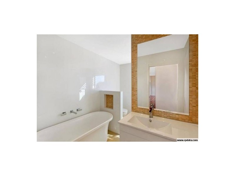 142 Ocean Parade, Blue Bay NSW 2261