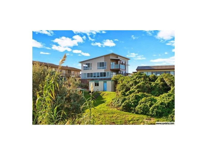 142 Ocean Parade, Blue Bay NSW 2261