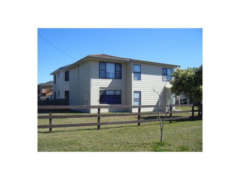 1/137 Ocean Pd, Blue Bay NSW 2261