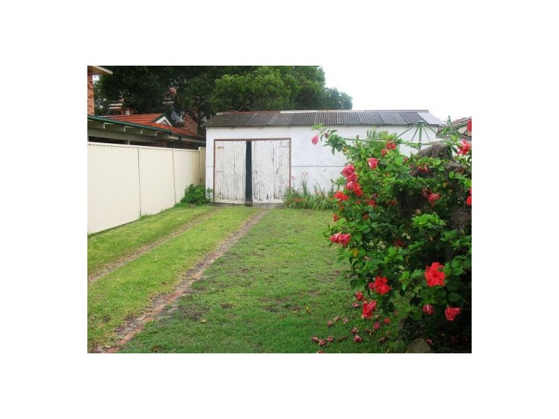 8 Boomerang Rd, The Entrance NSW 2261