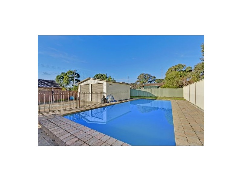 4 Ithaca St, Bateau Bay NSW 2261