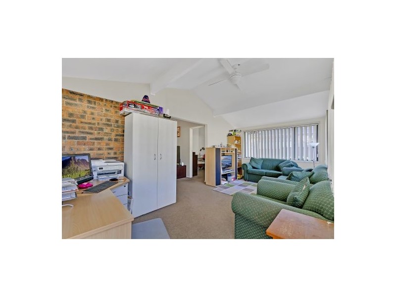 4 Ithaca St, Bateau Bay NSW 2261