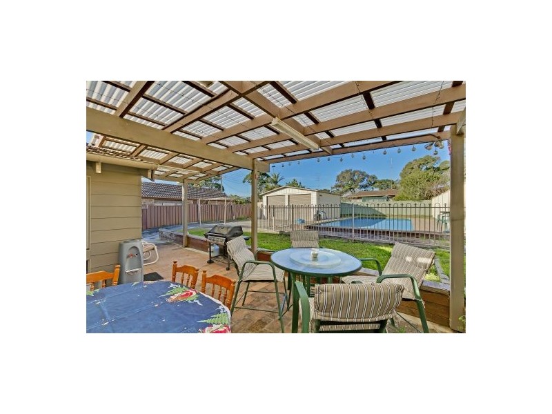 4 Ithaca St, Bateau Bay NSW 2261