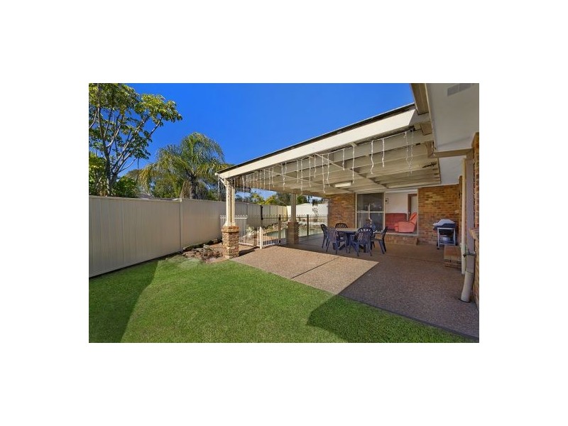 1 Supply Close, Bateau Bay NSW 2261