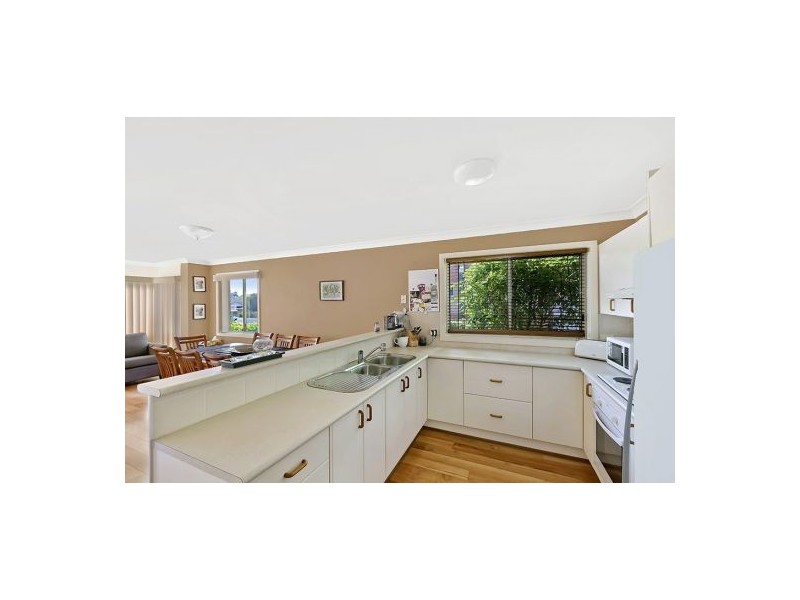 1/5-7 Broadwater Street, Point Clare NSW 2250