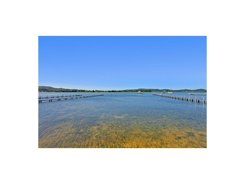 1/5-7 Broadwater Street, Point Clare NSW 2250