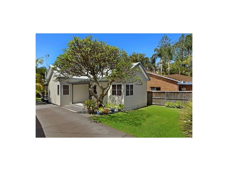 54 Bay Road, Blue Bay NSW 2261