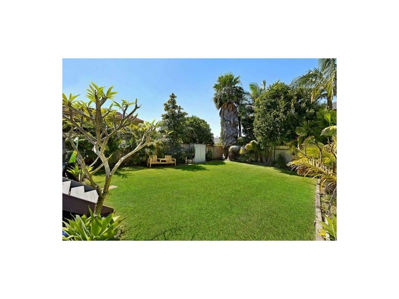 54 Bay Road, Blue Bay NSW 2261