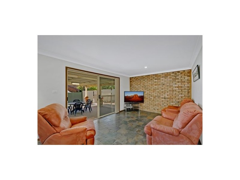 1 Supply Close, Bateau Bay NSW 2261