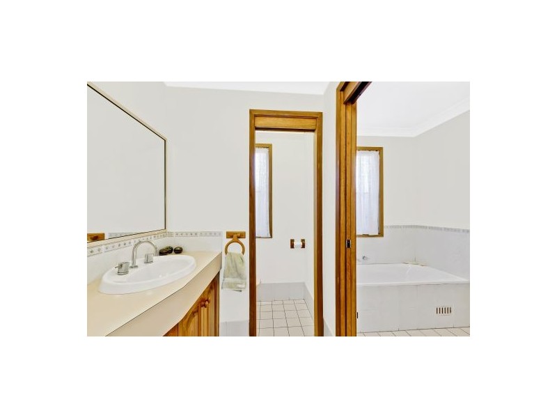 1 Supply Close, Bateau Bay NSW 2261