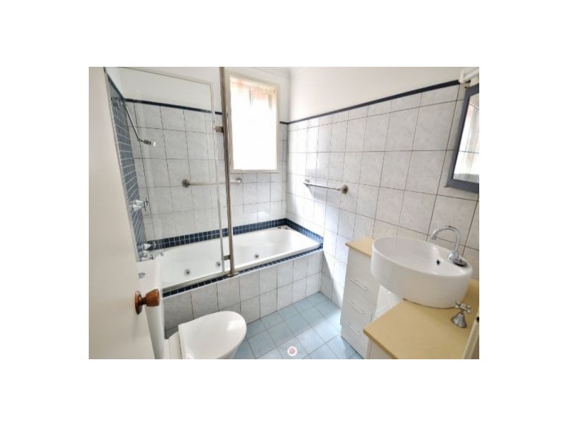 8/7 Pecan St, Wyoming NSW 2250