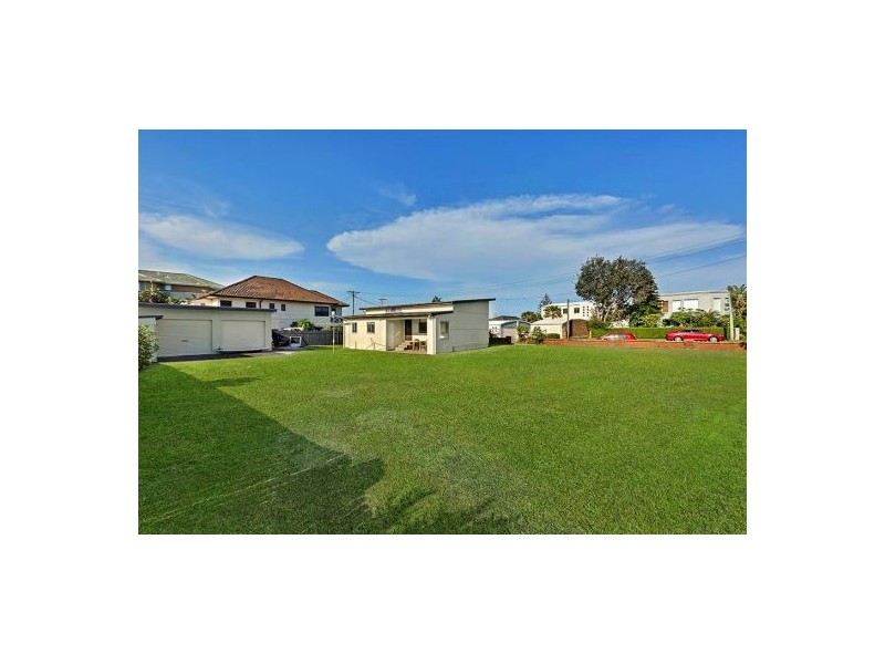 121 Ocean Parade, Blue Bay NSW 2261