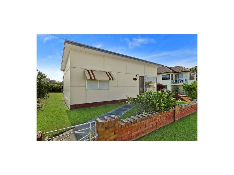 121 Ocean Parade, Blue Bay NSW 2261