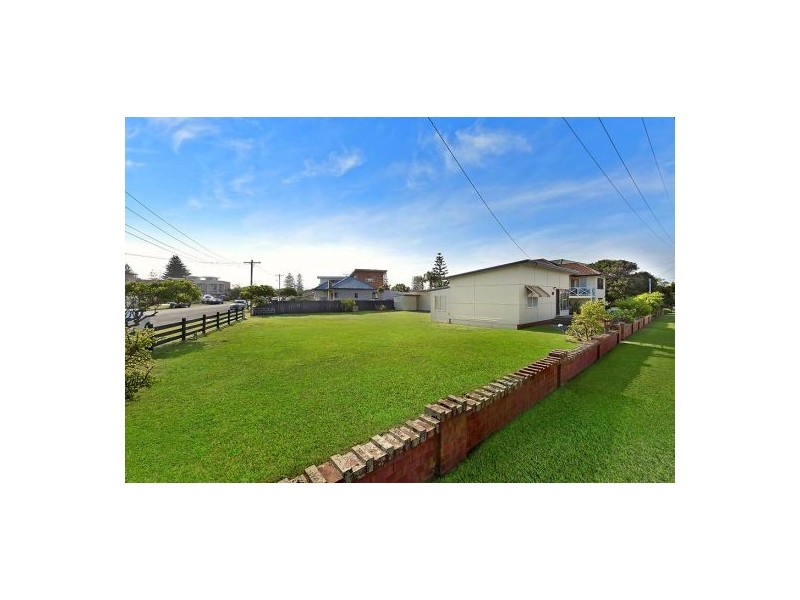 121 Ocean Parade, Blue Bay NSW 2261