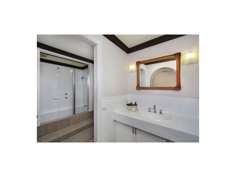 8 Gwydir Street, Bateau Bay NSW 2261