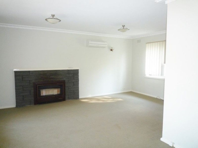 401 English Avenue, Lavington NSW 2641