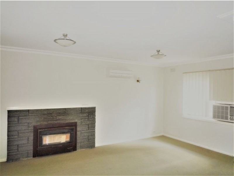 401 English Avenue, Lavington NSW 2641