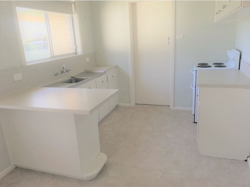 401 English Avenue, Lavington NSW 2641