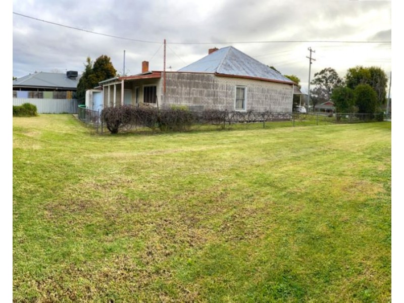 562 Hague Street, Lavington NSW 2641