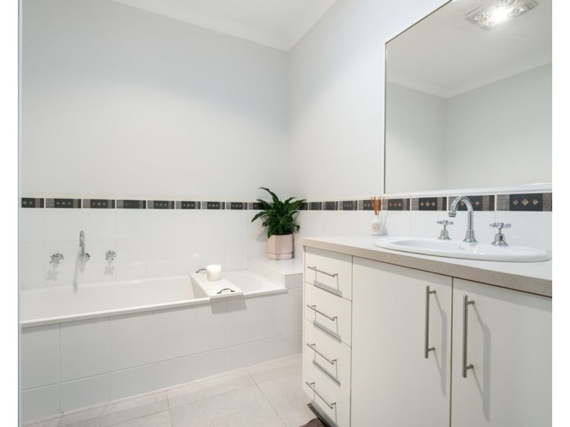 16 Chervil Place, Baranduda VIC 3691