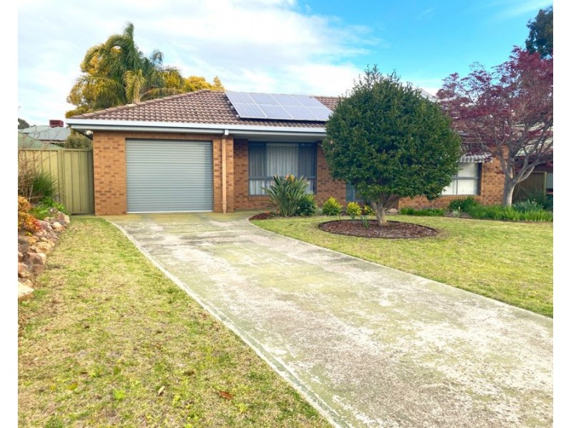 21 Berberick Court, Thurgoona NSW 2640