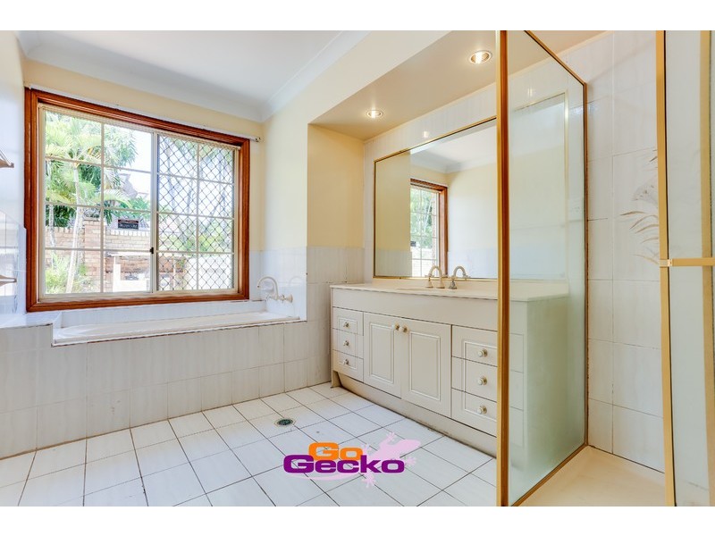 37 Lindfield Circuit, Robertson QLD 4109