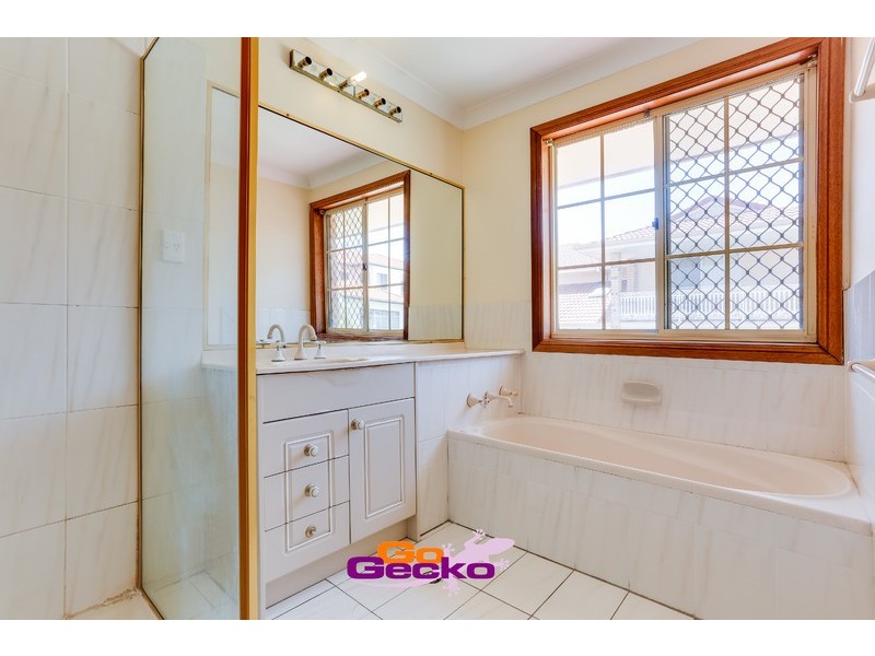 37 Lindfield Circuit, Robertson QLD 4109