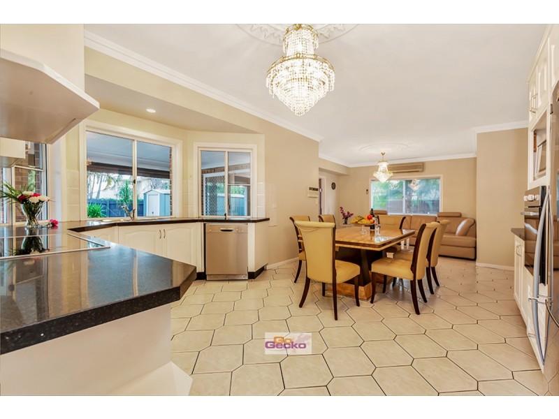 8 Jasmine Court, Calamvale QLD 4116