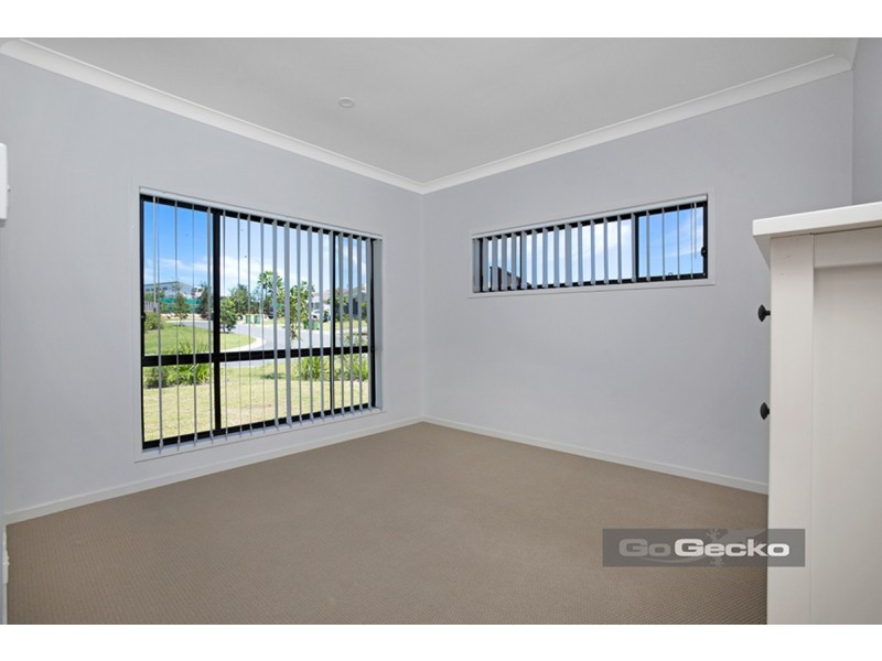 2 Maurie Pears Crescent, Pimpama QLD 4209