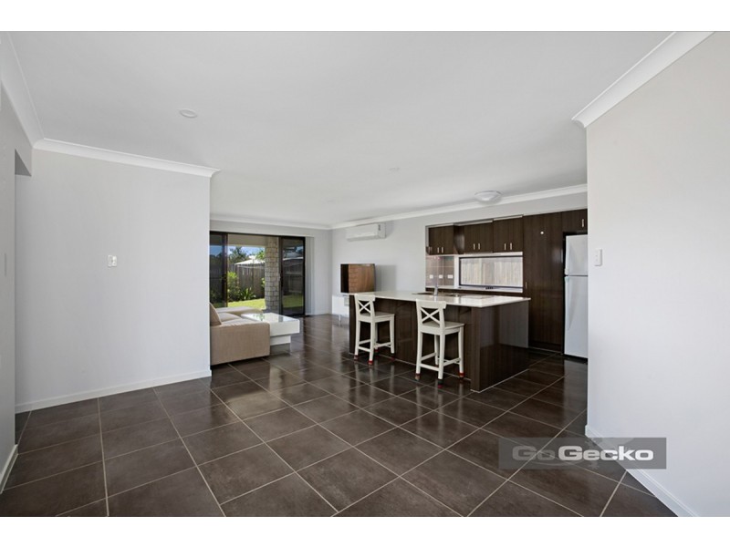 2 Maurie Pears Crescent, Pimpama QLD 4209