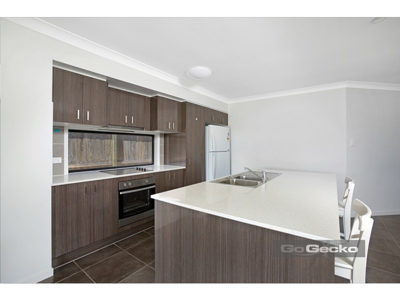 2 Maurie Pears Crescent, Pimpama QLD 4209