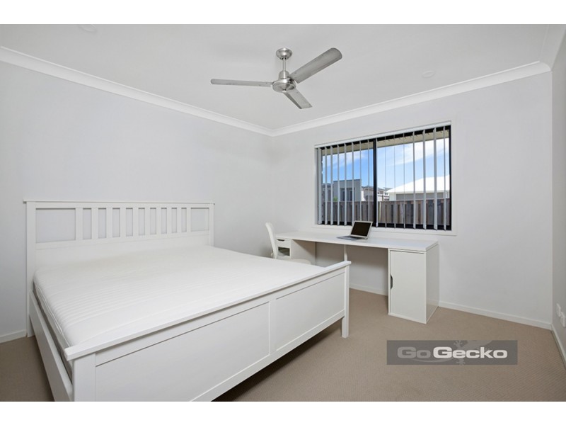 2 Maurie Pears Crescent, Pimpama QLD 4209