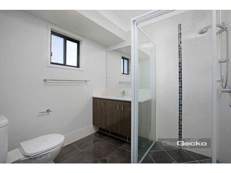 2 Maurie Pears Crescent, Pimpama QLD 4209