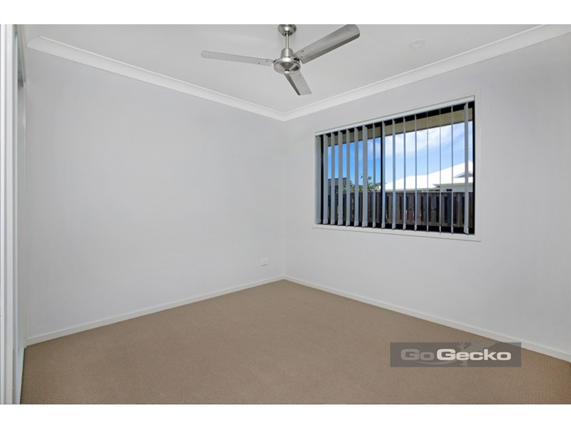 2 Maurie Pears Crescent, Pimpama QLD 4209