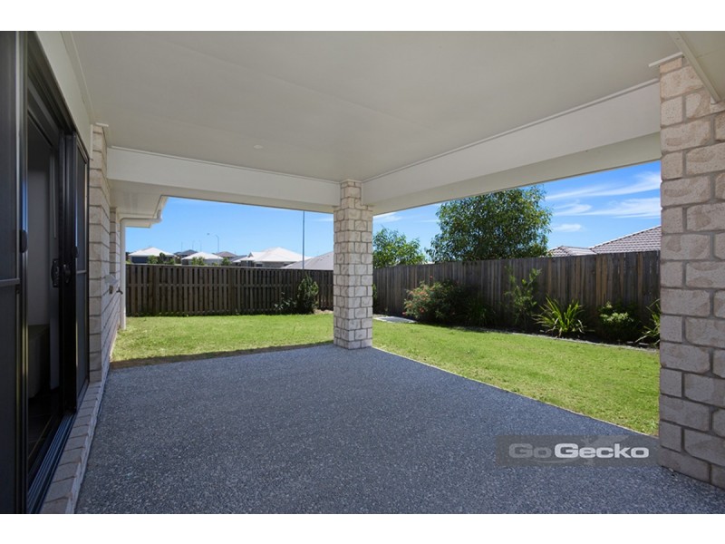 2 Maurie Pears Crescent, Pimpama QLD 4209