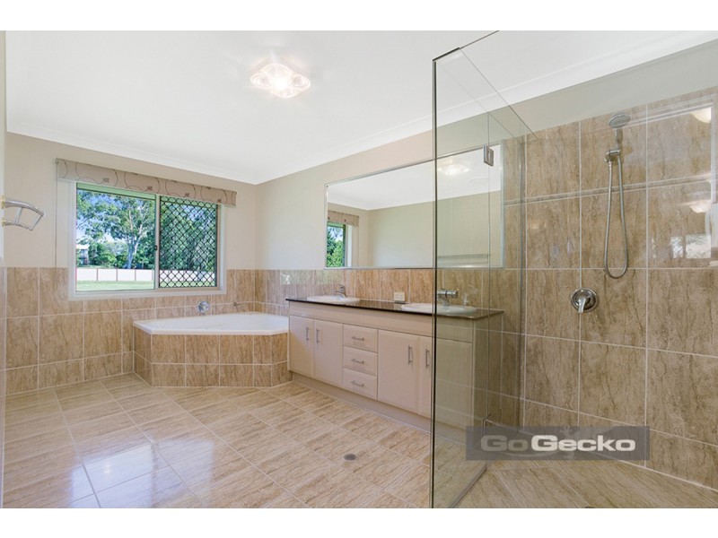 48 Vullers Drive, Greenbank QLD 4124