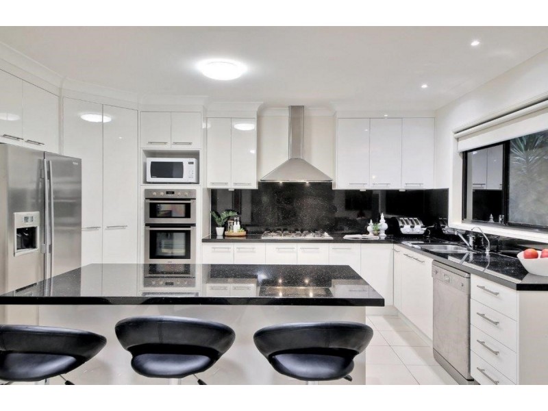 10 Azzure Street, Eight Mile Plains QLD 4113