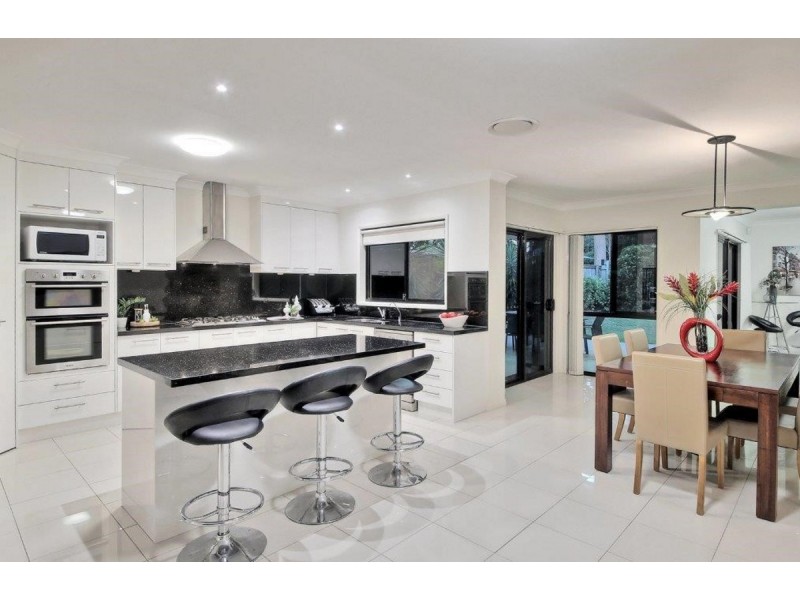 10 Azzure Street, Eight Mile Plains QLD 4113