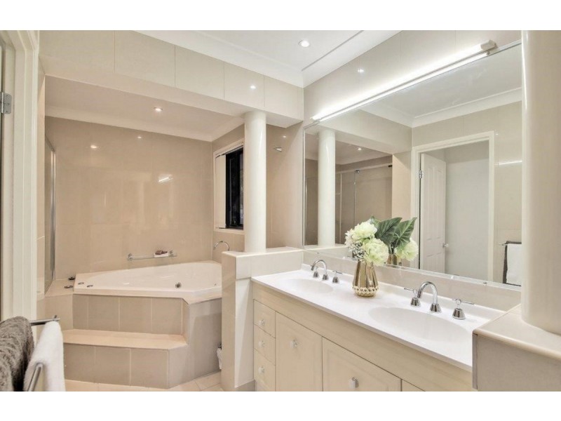 10 Azzure Street, Eight Mile Plains QLD 4113