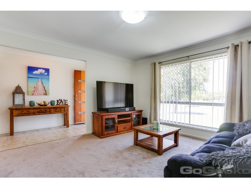 24 Paul Drive, Regents Park QLD 4118
