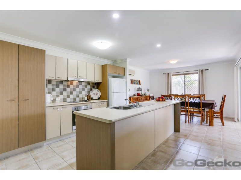 24 Paul Drive, Regents Park QLD 4118
