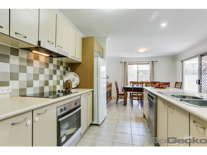 24 Paul Drive, Regents Park QLD 4118