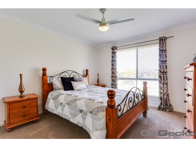 24 Paul Drive, Regents Park QLD 4118